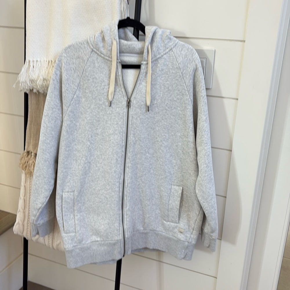 Vuori Restore Oversized Zip Sweatshirt. Size M. Pale Grey Heather.